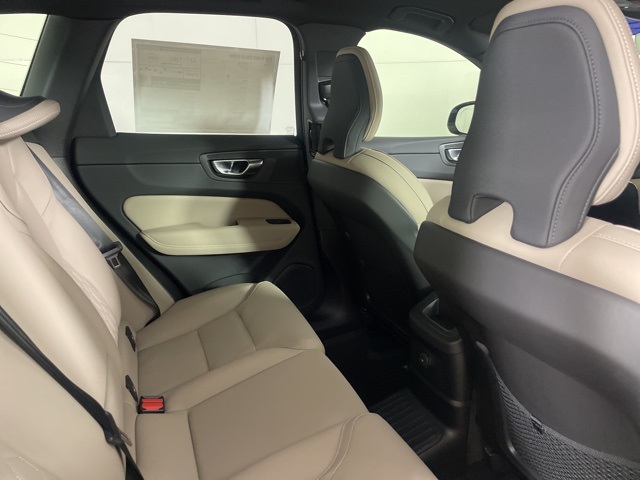 2026 Volvo XC60 T8 Plus photo 17