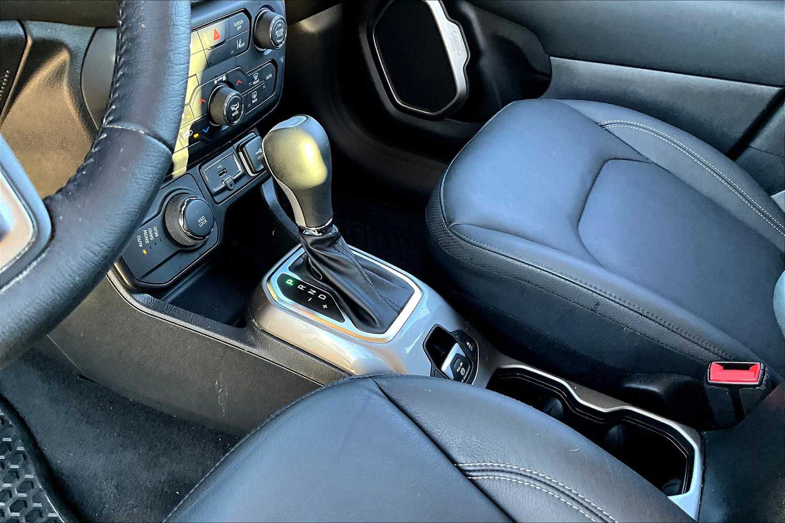 2022 Jeep Renegade Limited photo 16