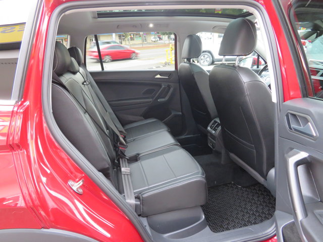 2021 Volkswagen Tiguan R-Line Black SEL photo 11