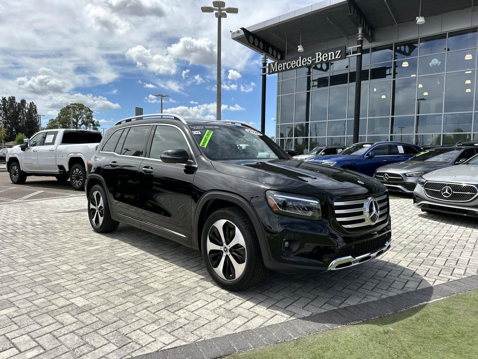2025 Mercedes Benz GLB 250 photo 2