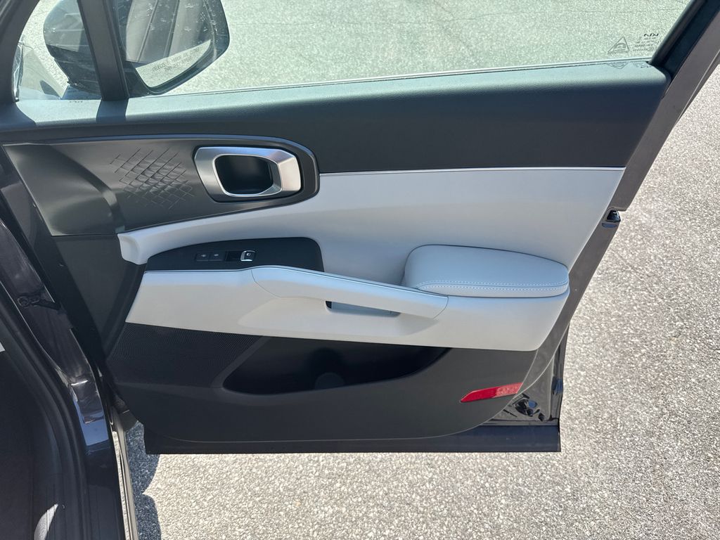 2025 Kia Sorento S photo 14