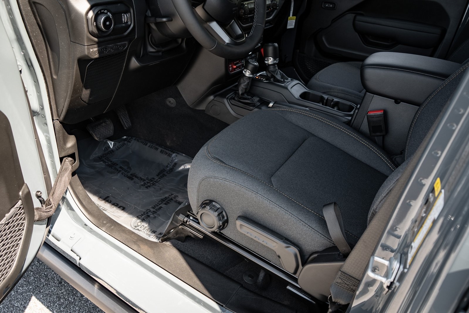 2025 Jeep Wrangler Willys photo 17