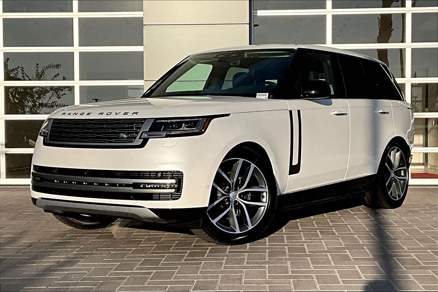 2025 Land Rover Range Rover SE's photo
