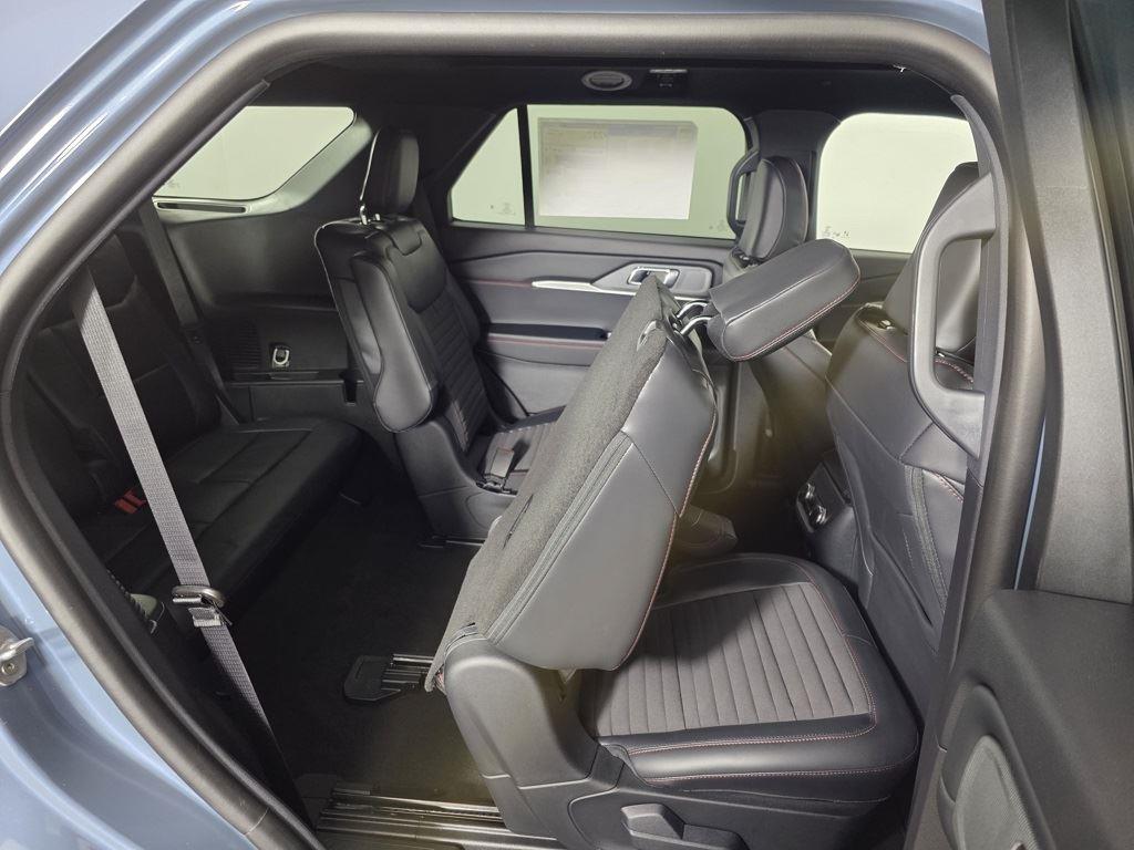 2025 Ford Explorer ST-Line photo 21