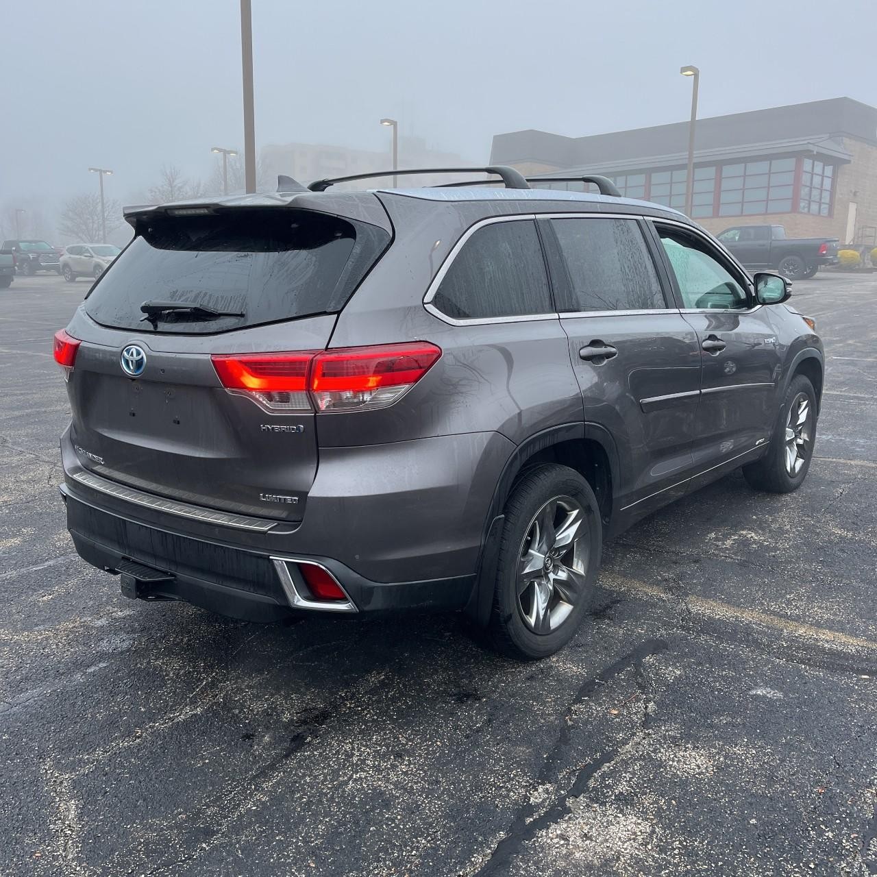 2019 Toyota Highlander Limited Platinum Hybrid photo 2