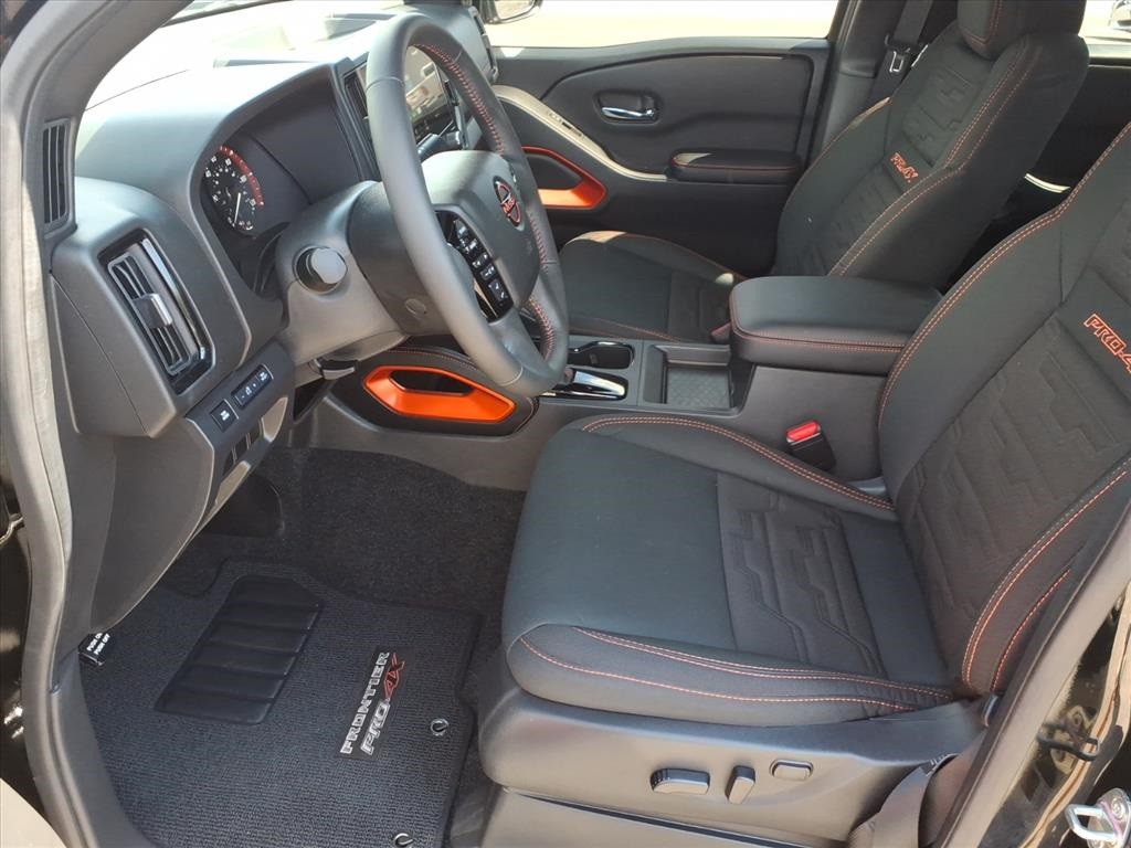 2025 Nissan Frontier PRO-4X photo 4