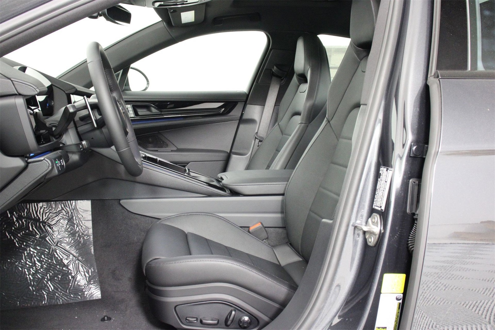 2025 Porsche Panamera 4 photo 5