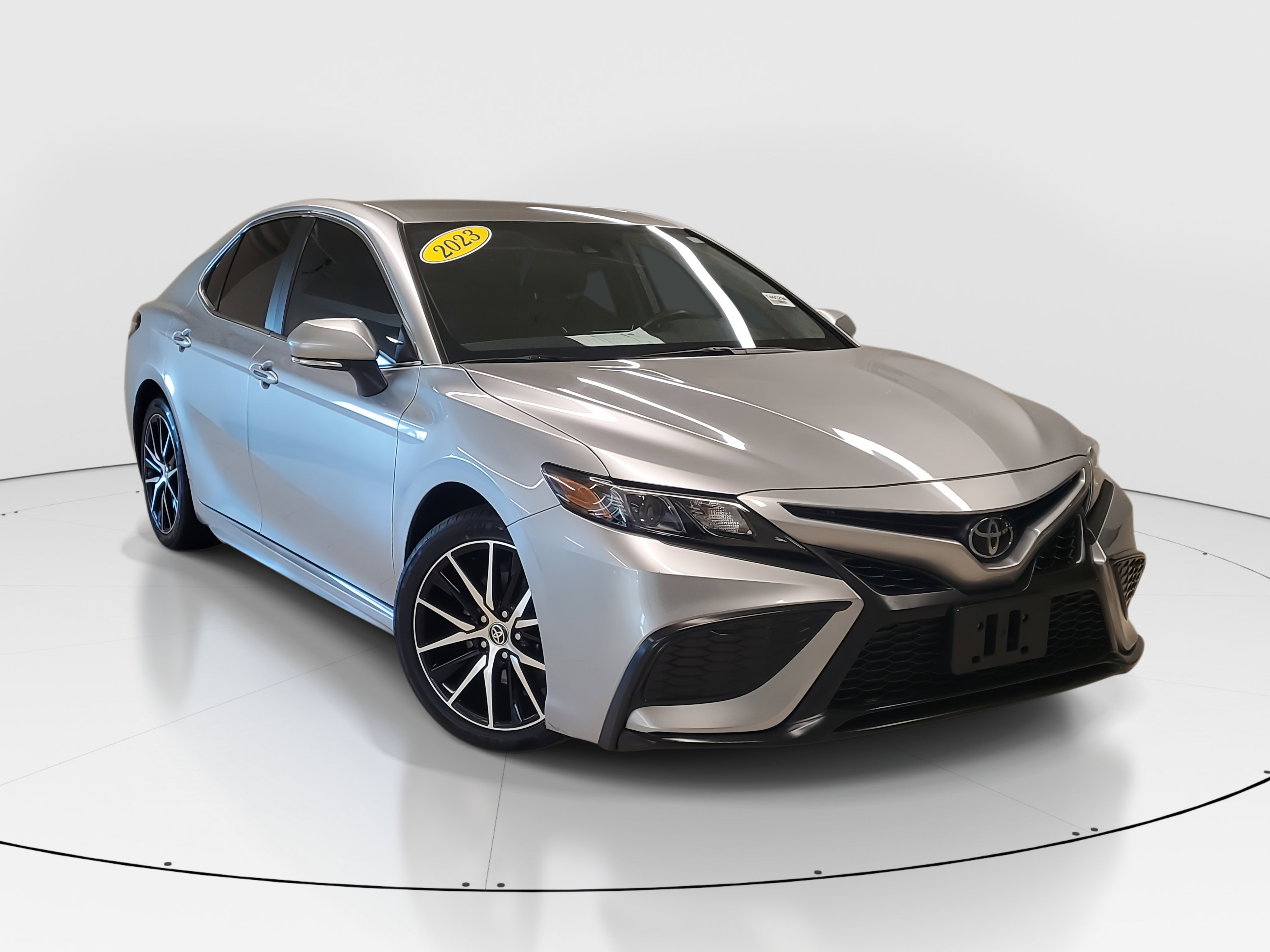 2023 Toyota Camry SE photo 2