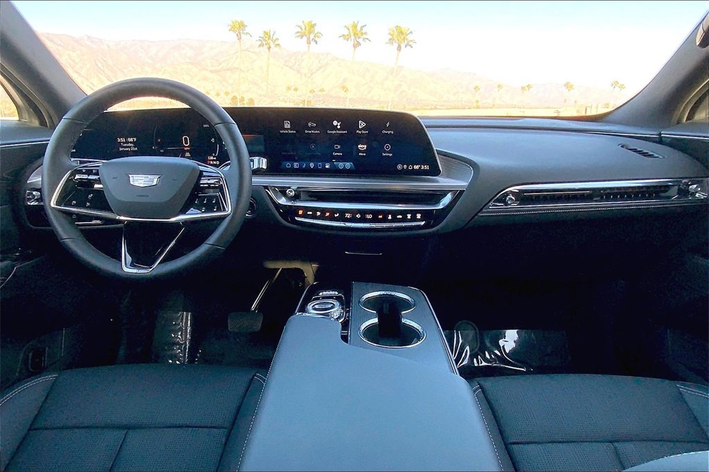 2025 Cadillac Lyriq Luxury photo 7