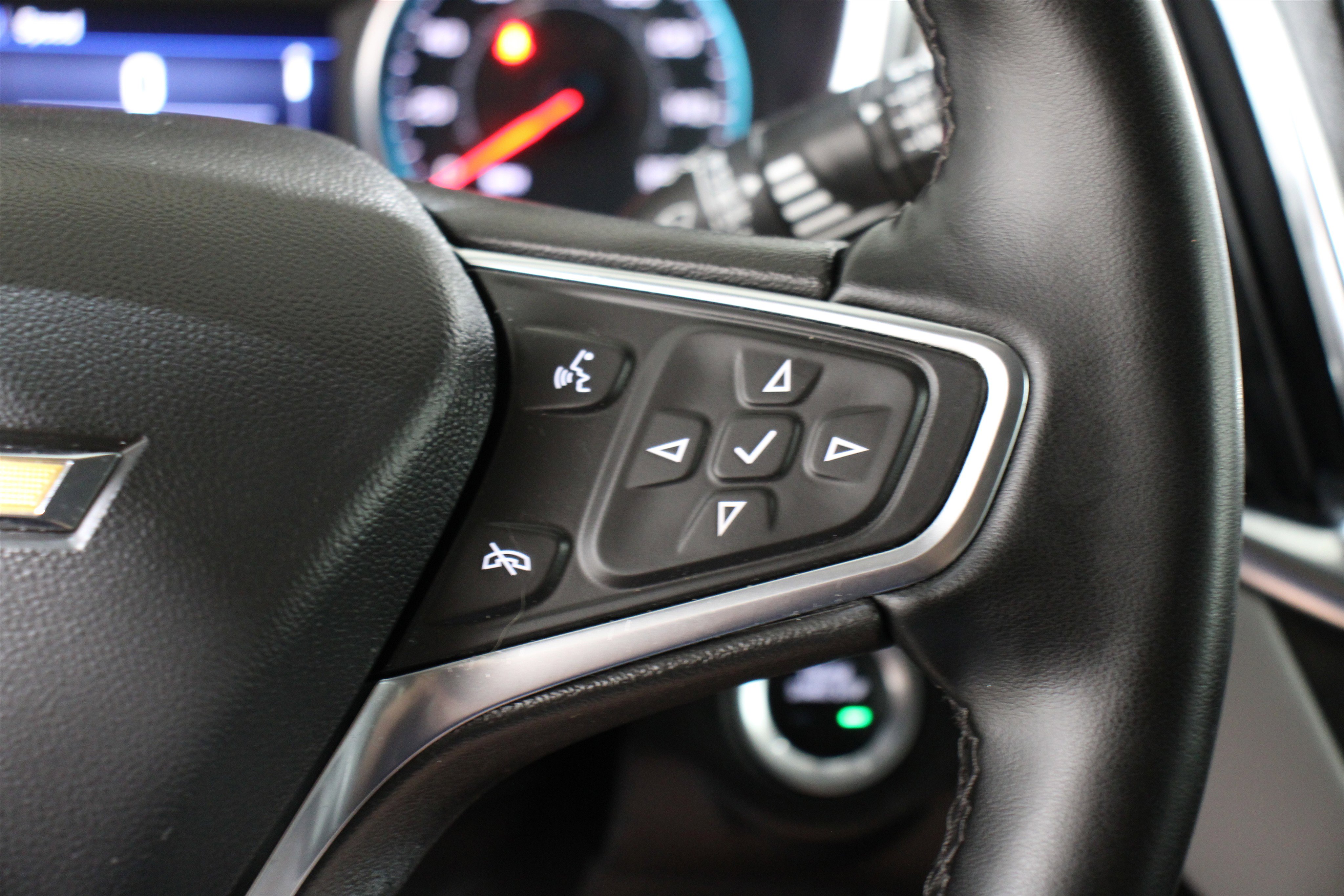 2024 Chevrolet Equinox LT photo 3