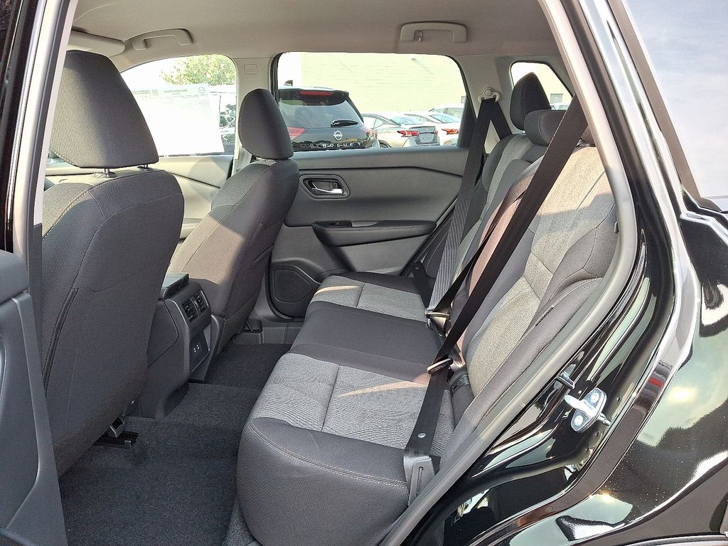 2026 Nissan Rogue SV photo 3