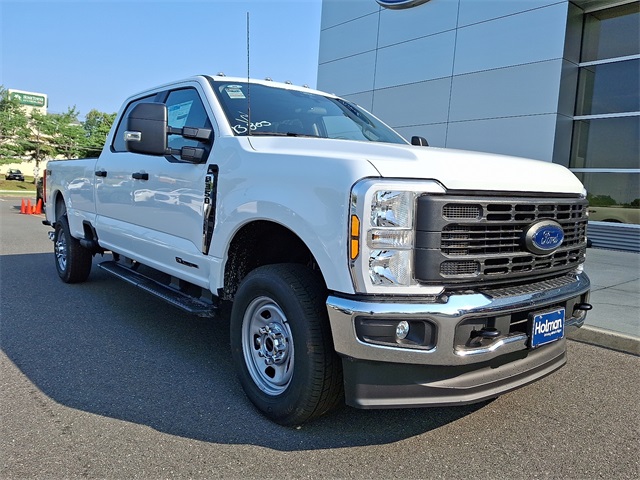 2025 Ford F-350 photo 2