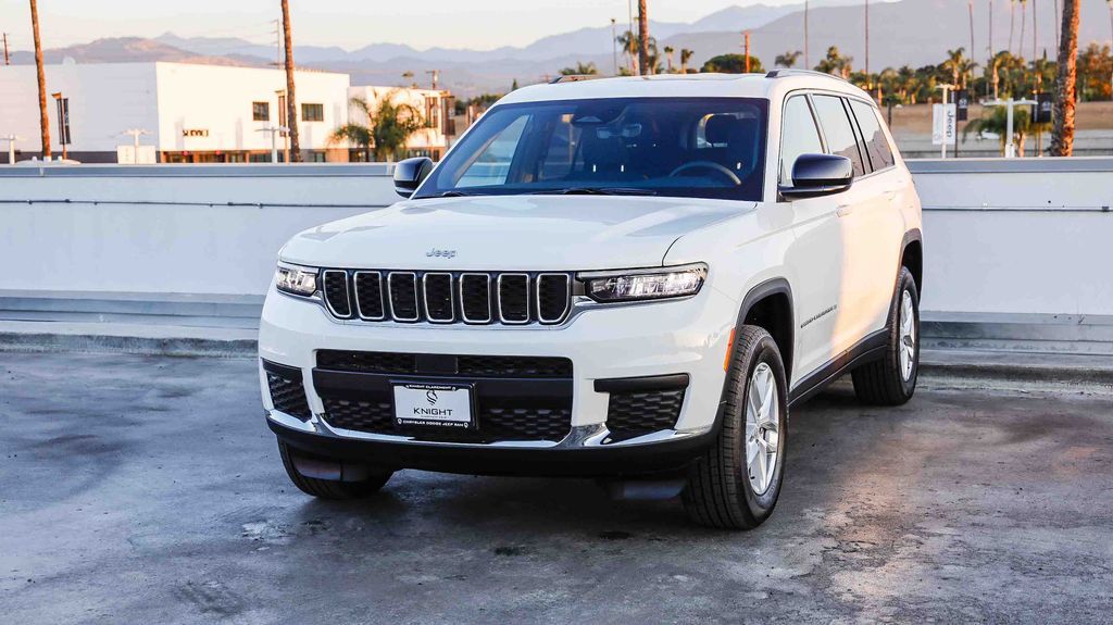 2025 Jeep Grand Cherokee Laredo X photo 4