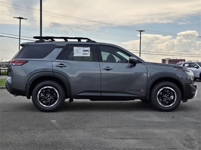 2025 Nissan Pathfinder Rock Creek photo 2