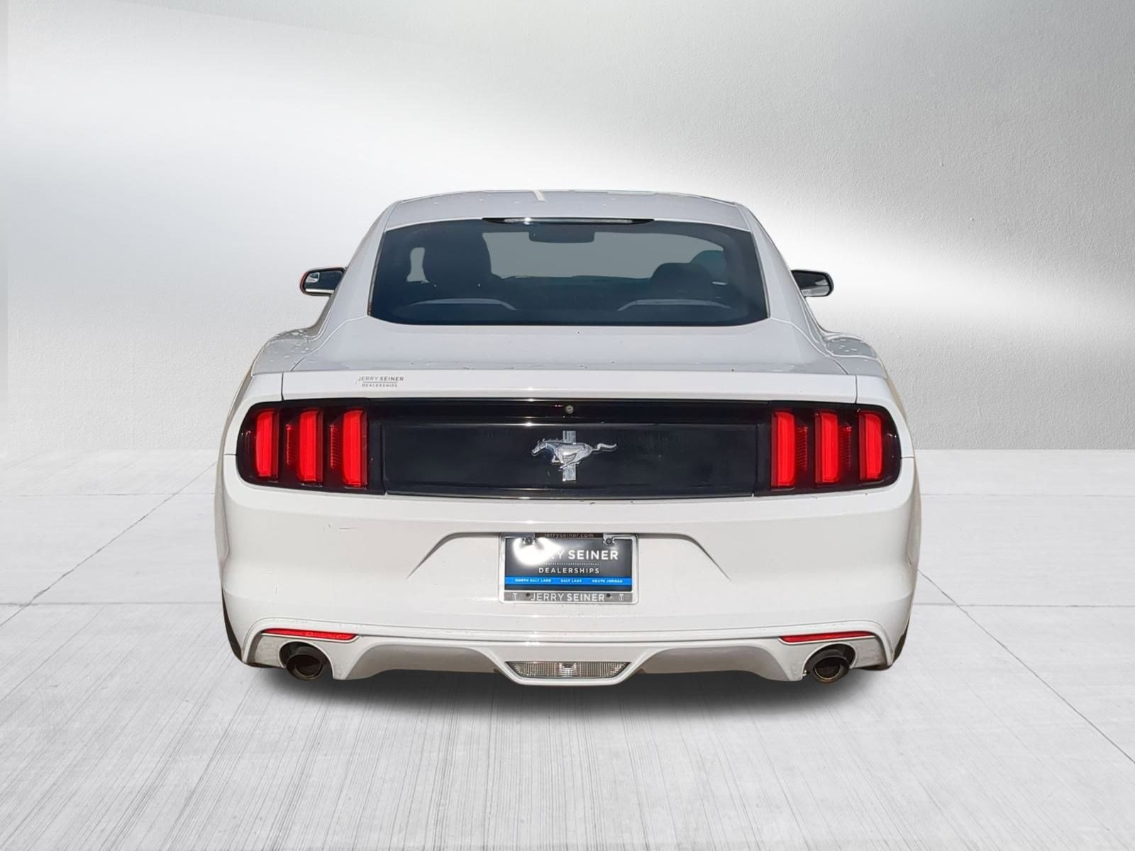 2016 Ford Mustang V6 photo 4