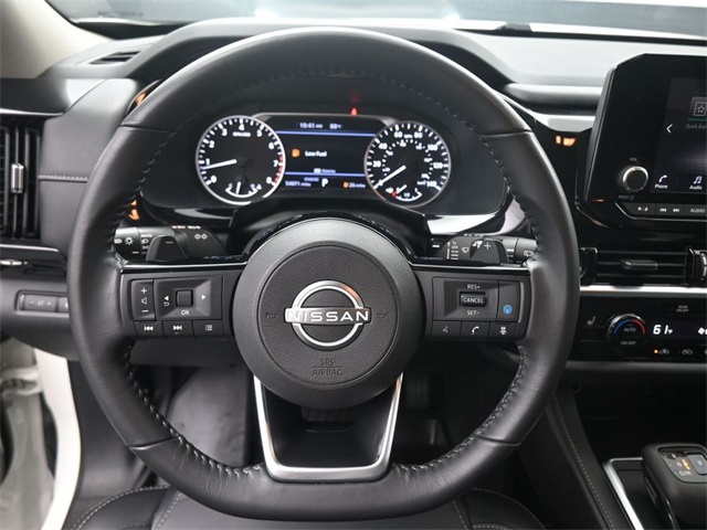 2022 Nissan Pathfinder SV photo 2