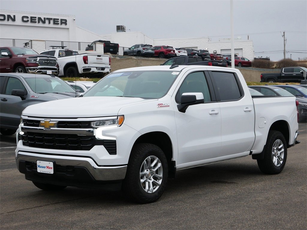 2025 Chevrolet Silverado 1500 LT photo 3