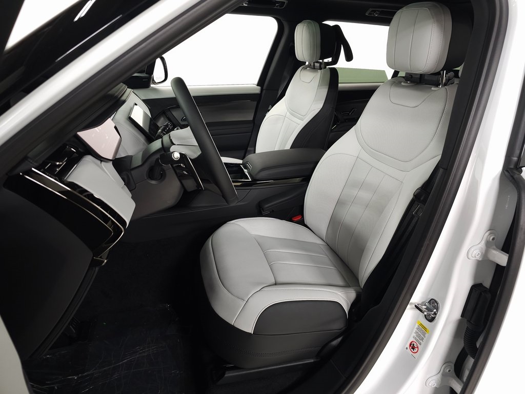 2025 Land Rover Range Rover Sport SE photo 13
