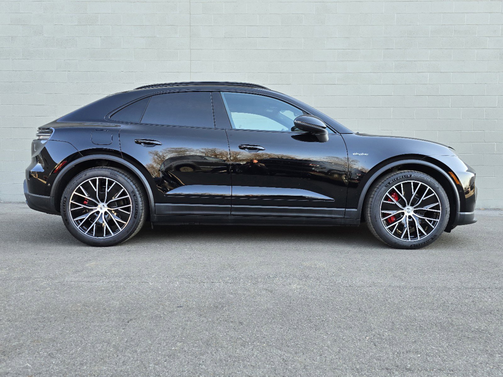 2025 Porsche Macan Electric photo 11