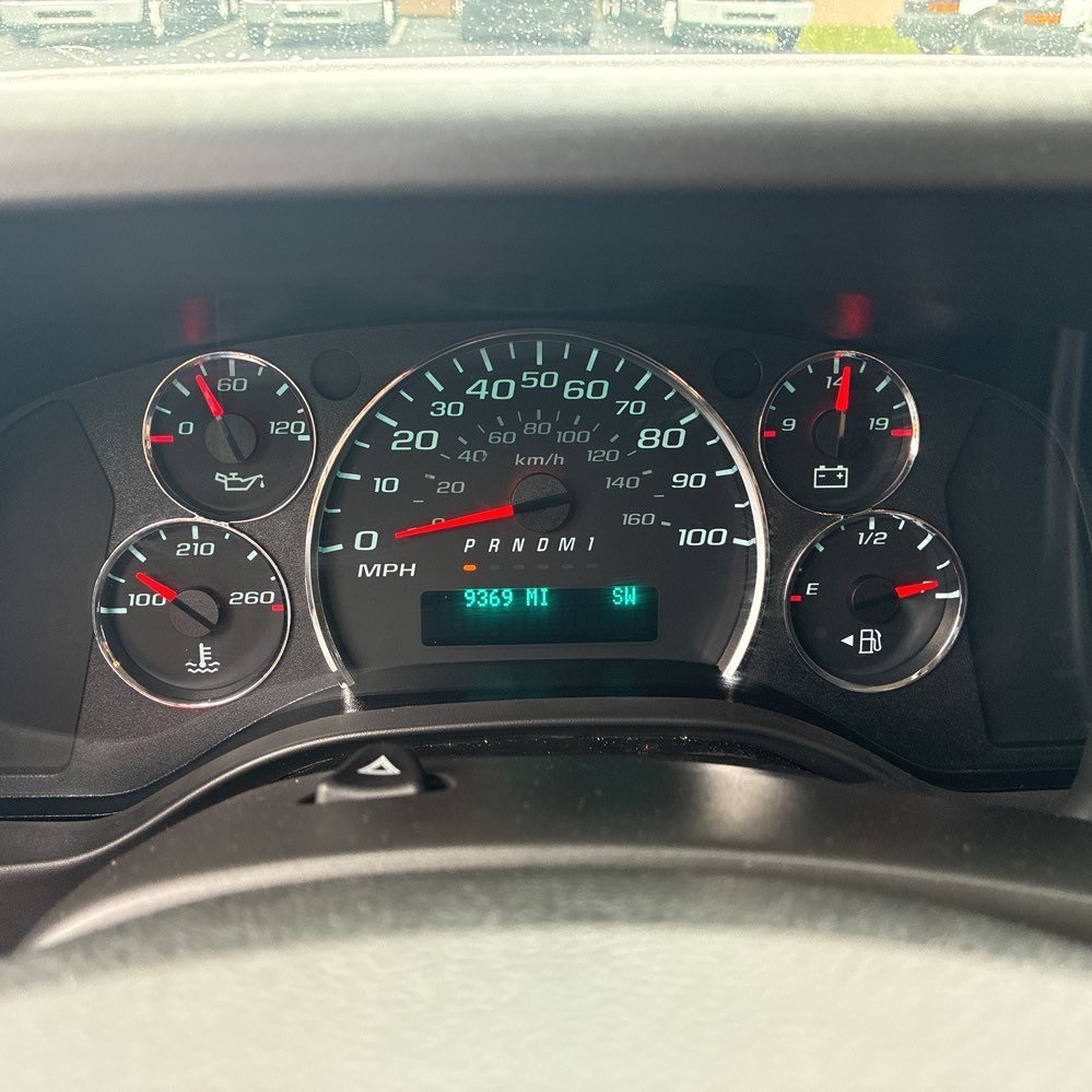 2025 Chevrolet Express 3500 LS photo 3