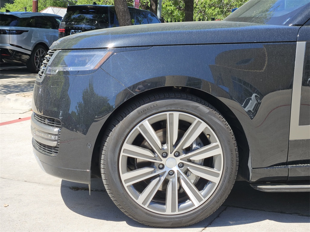 2023 Land Rover Range Rover SE photo 7
