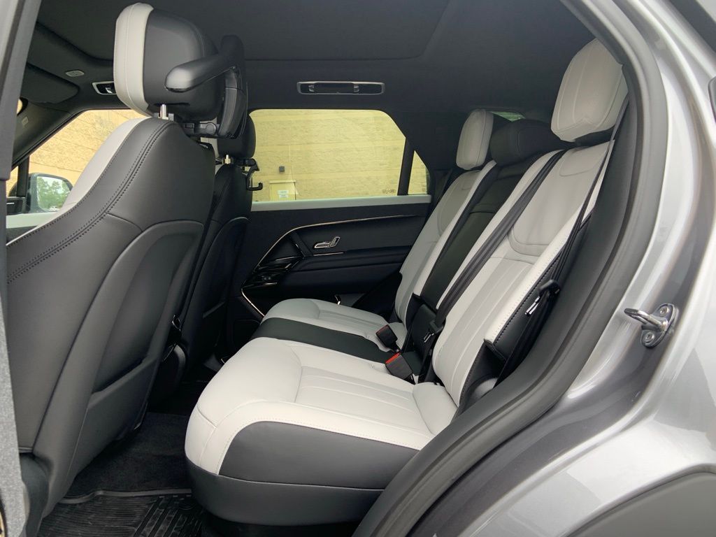2025 Land Rover Range Rover Sport SE photo 13