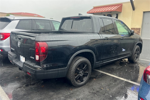 2017 Honda Ridgeline Black Edition photo 2