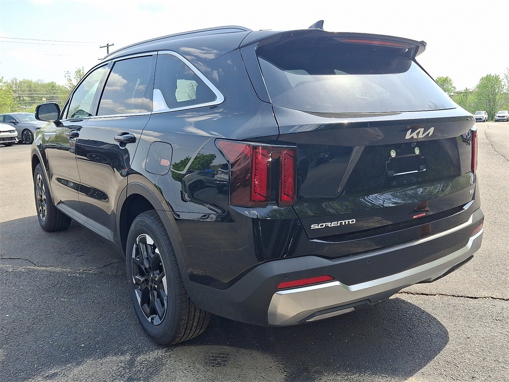 2025 Kia Sorento S photo 4
