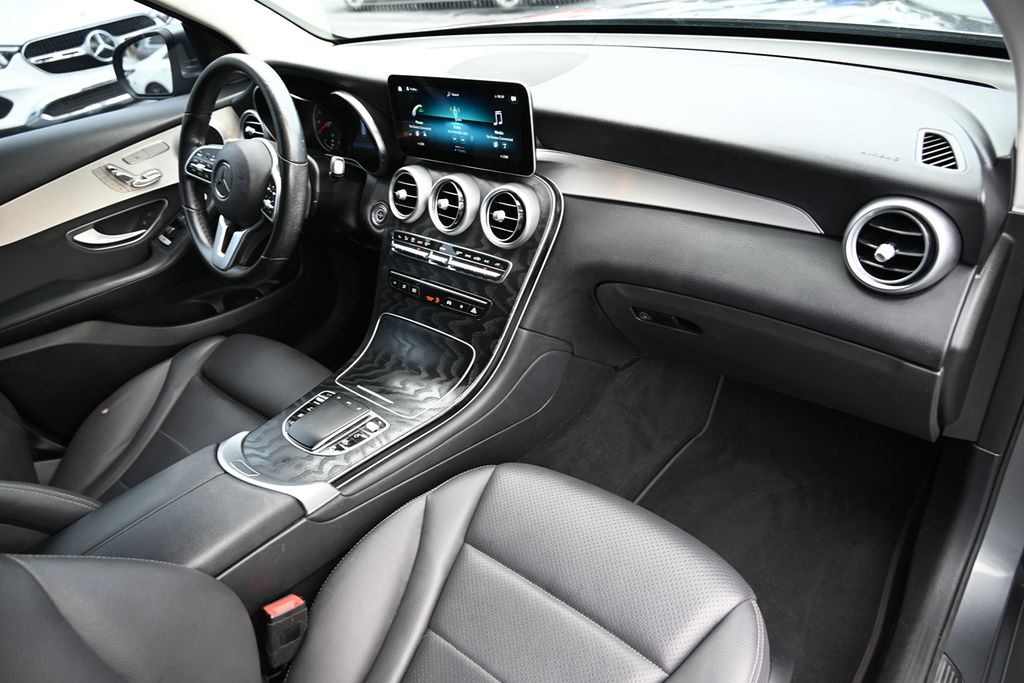 2021 Mercedes Benz GLC 300 photo 9