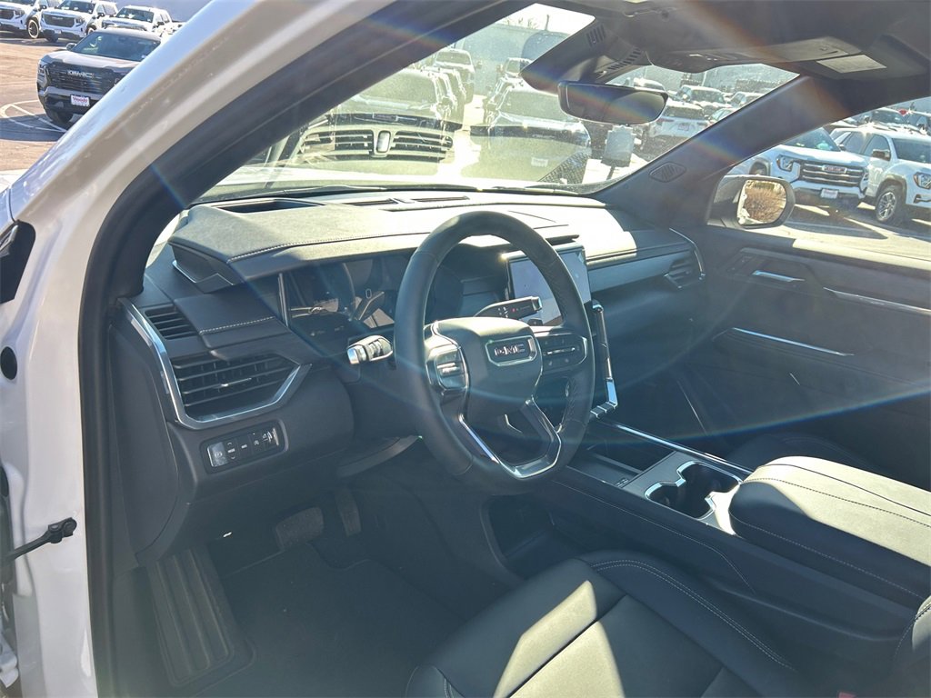 2026 GMC ACADIA - Image 17