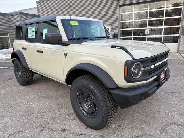 2025 Ford Bronco Base's photo