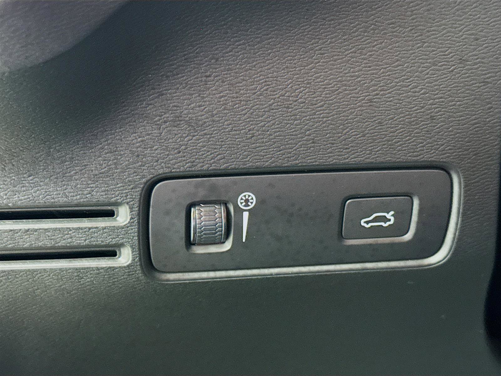 2021 Volvo XC40 T5 R-Design photo 10
