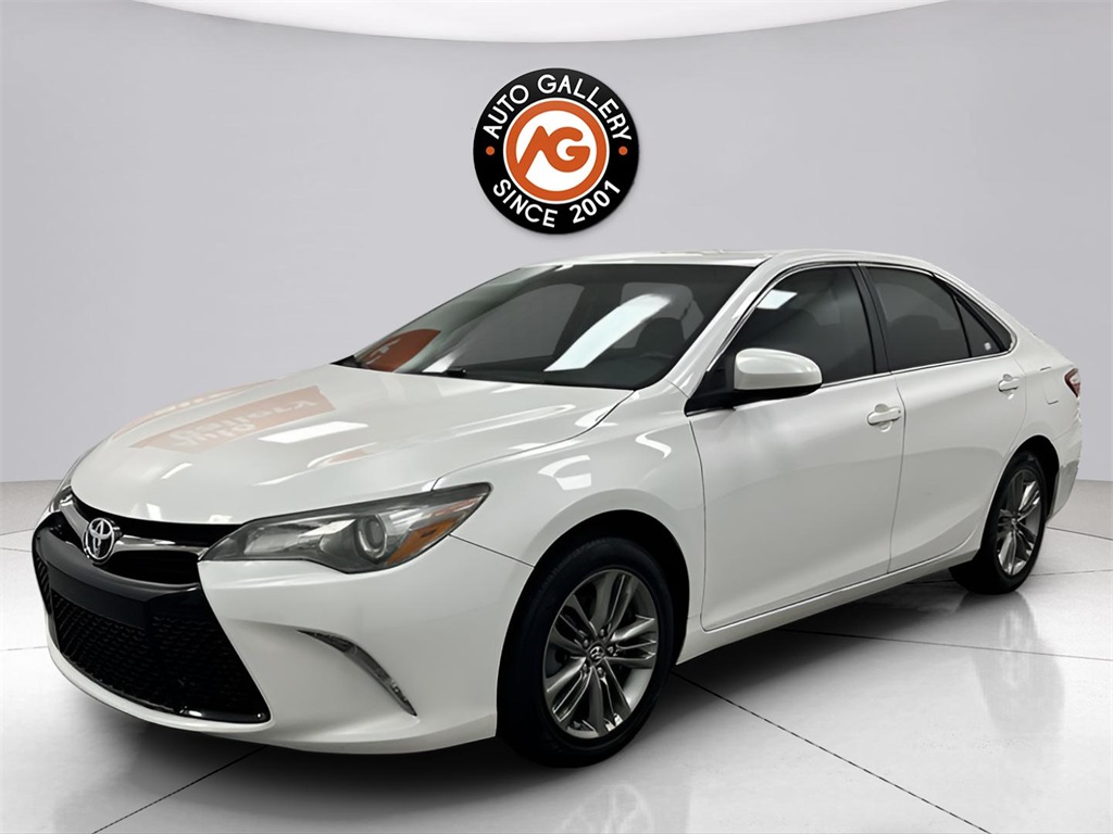 2017 Toyota Camry SE photo 3