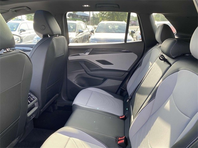 2025 Volkswagen Tiguan SE R-Line Black photo 8