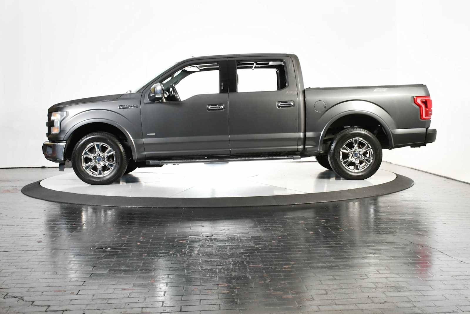 2015 Ford F-150 Lariat photo 2