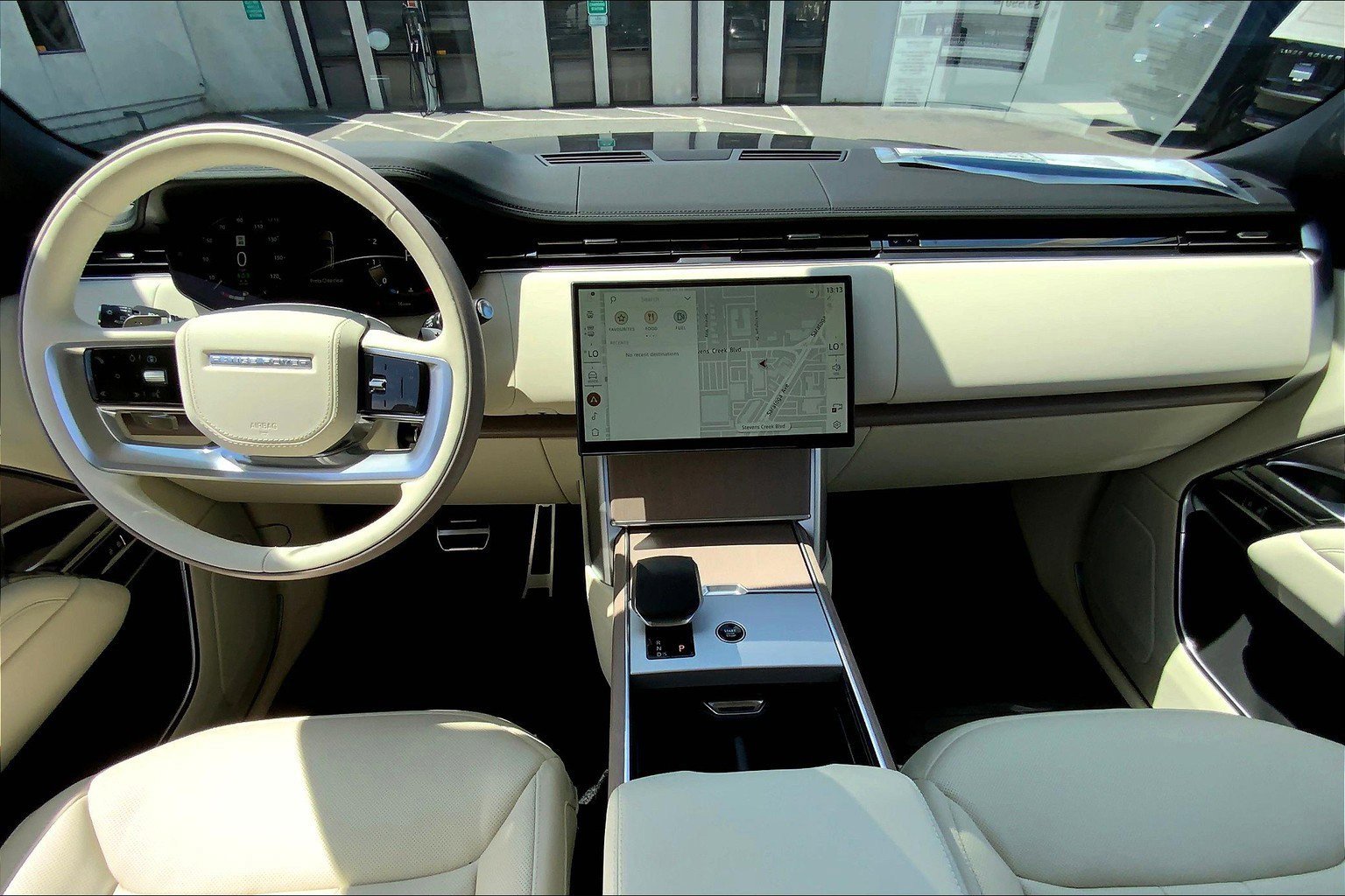 2025 Land Rover Range Rover SE photo 3