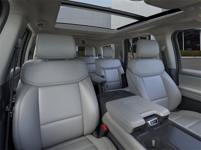 2025 Ford Expedition photo 10