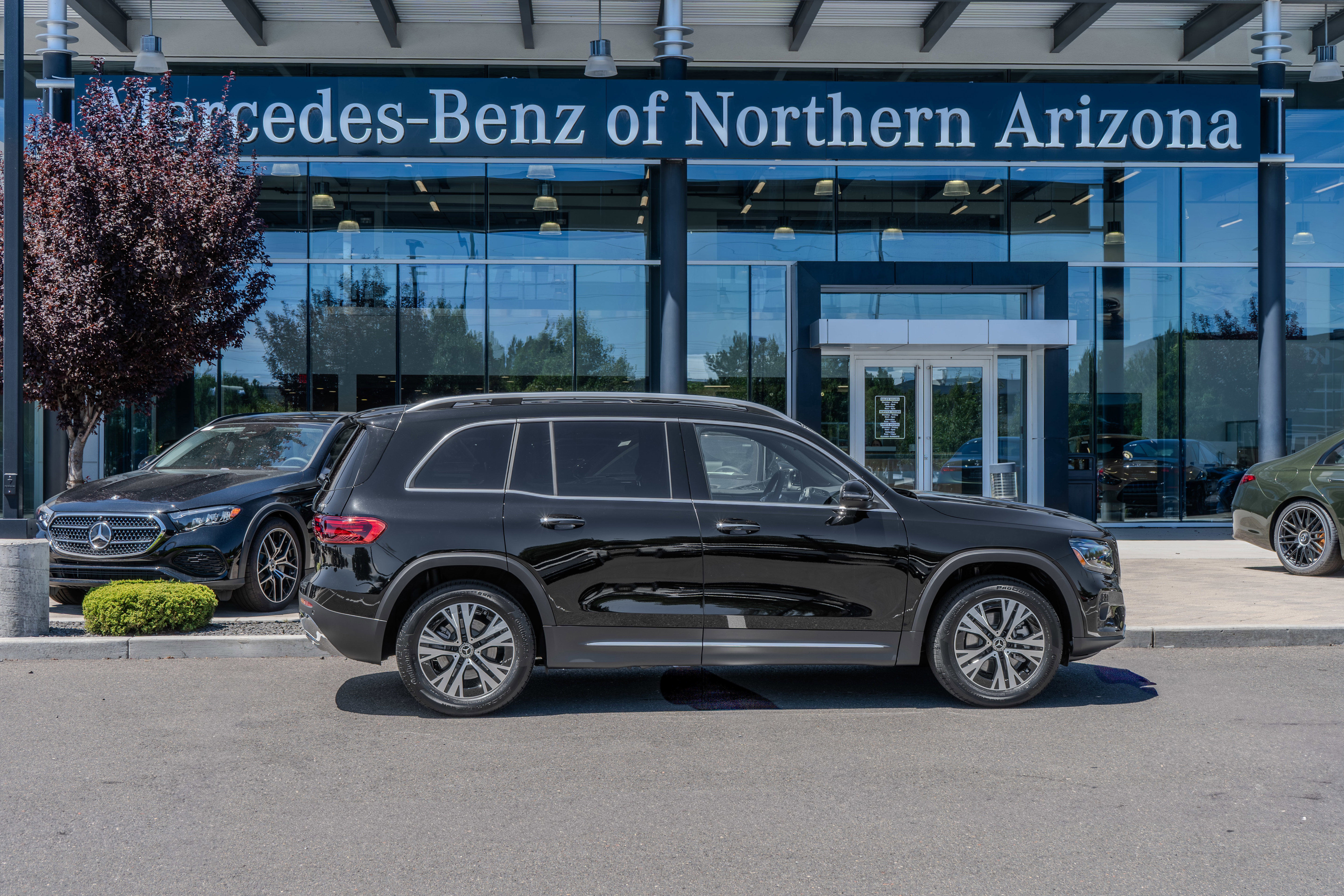 2025 Mercedes-Benz GLB Base's photo