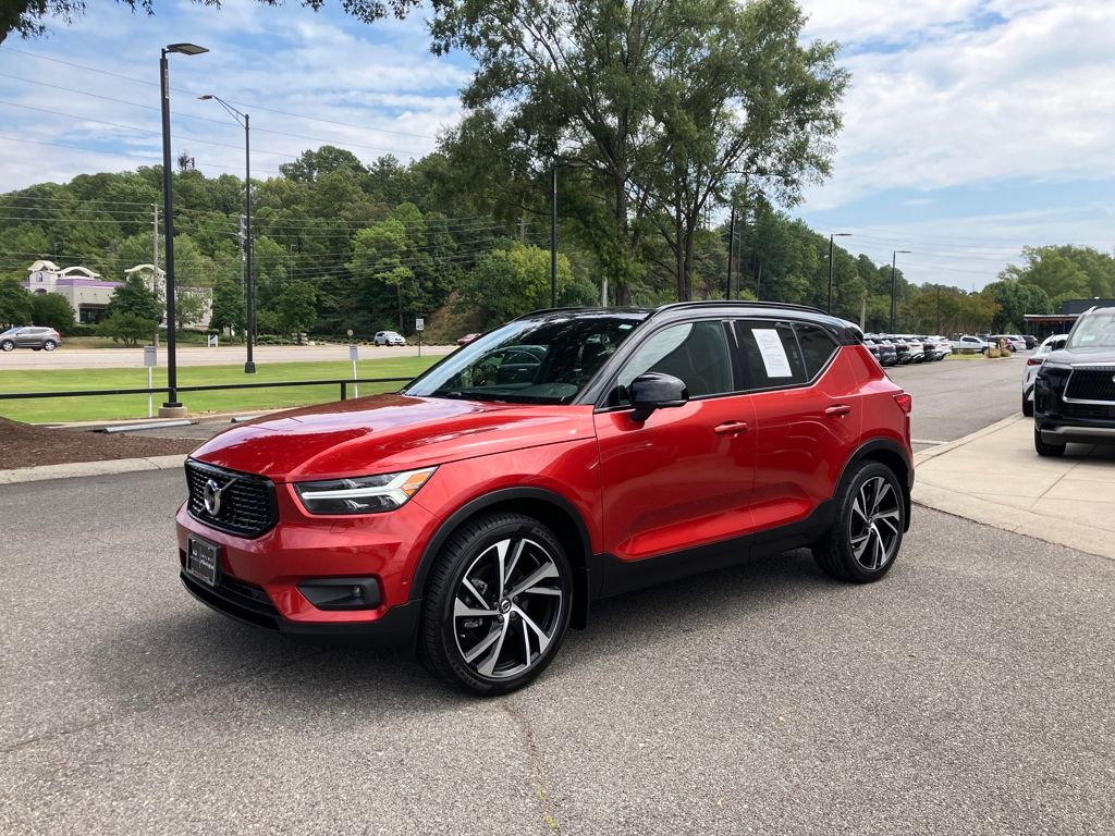 2021 Volvo XC40 R-Design photo 5