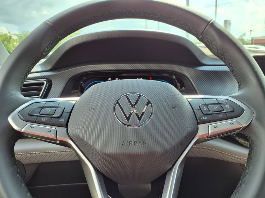 2025 Volkswagen Atlas Cross Sport SEL R-Line photo 21