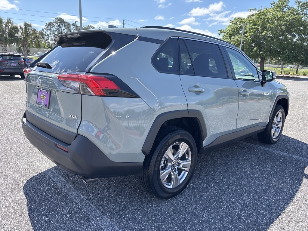 2022 Toyota RAV4 XLE photo 5