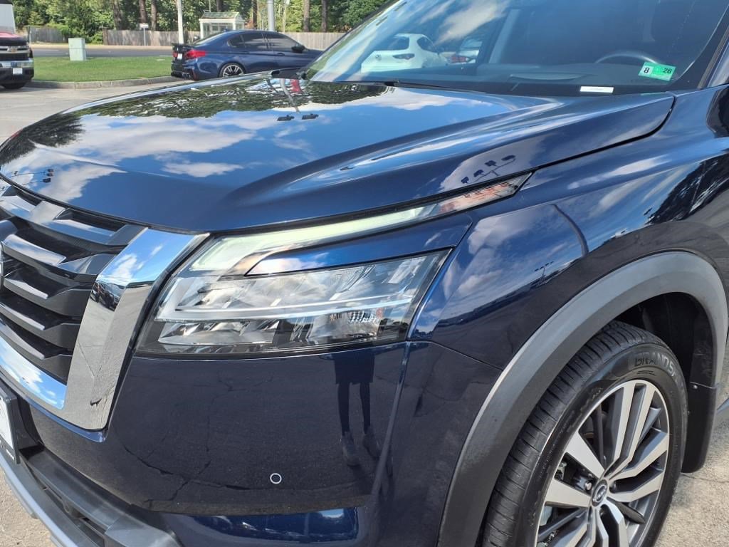 2022 Nissan Pathfinder Platinum photo 3