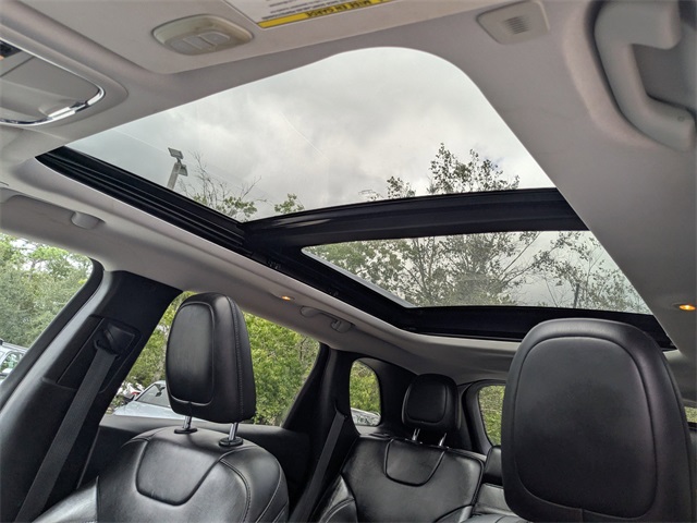 2019 Jeep Cherokee Latitude photo 19