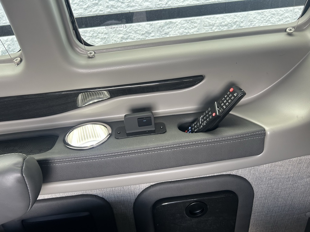 2025 Gmc Savana photo 27