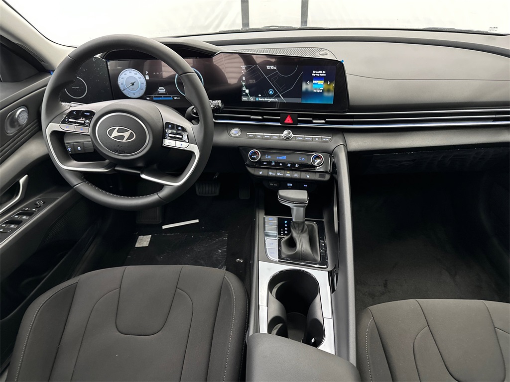 2025 Hyundai Elantra SEL Convenience photo 21