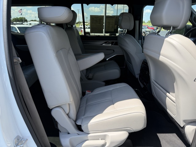 2025 Jeep Wagoneer Series III photo 10