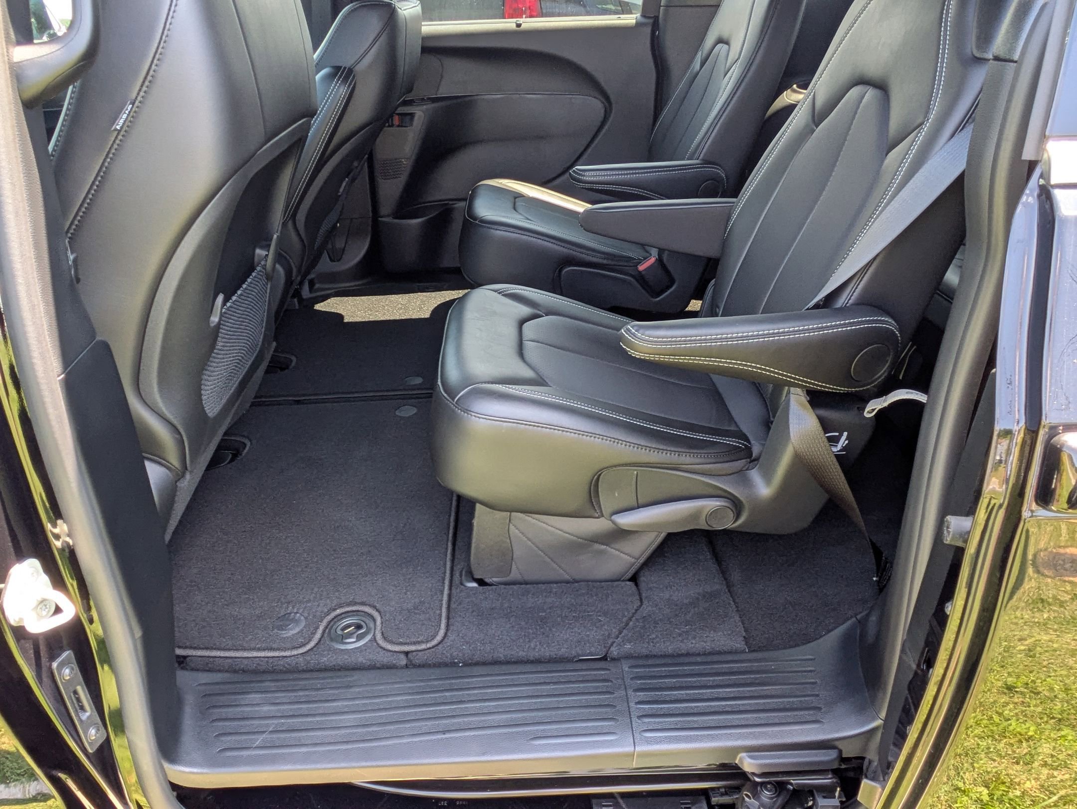 2025 Chrysler Voyager LX photo 21