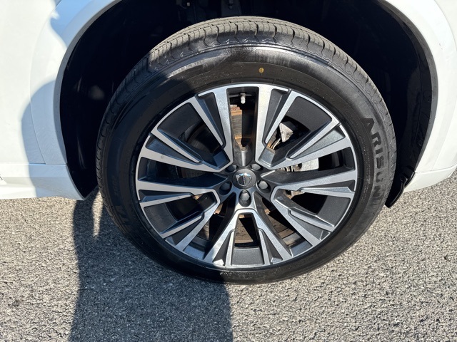 2022 Volvo XC90 T5 Momentum photo 12