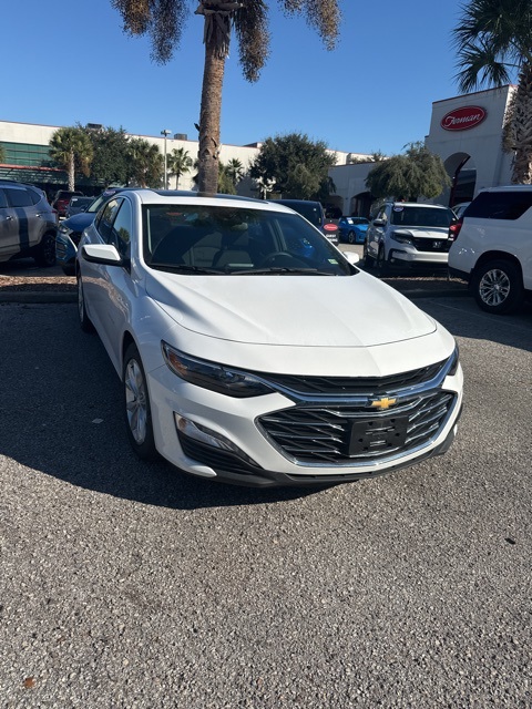 2024 Chevrolet Malibu 1LT photo 2