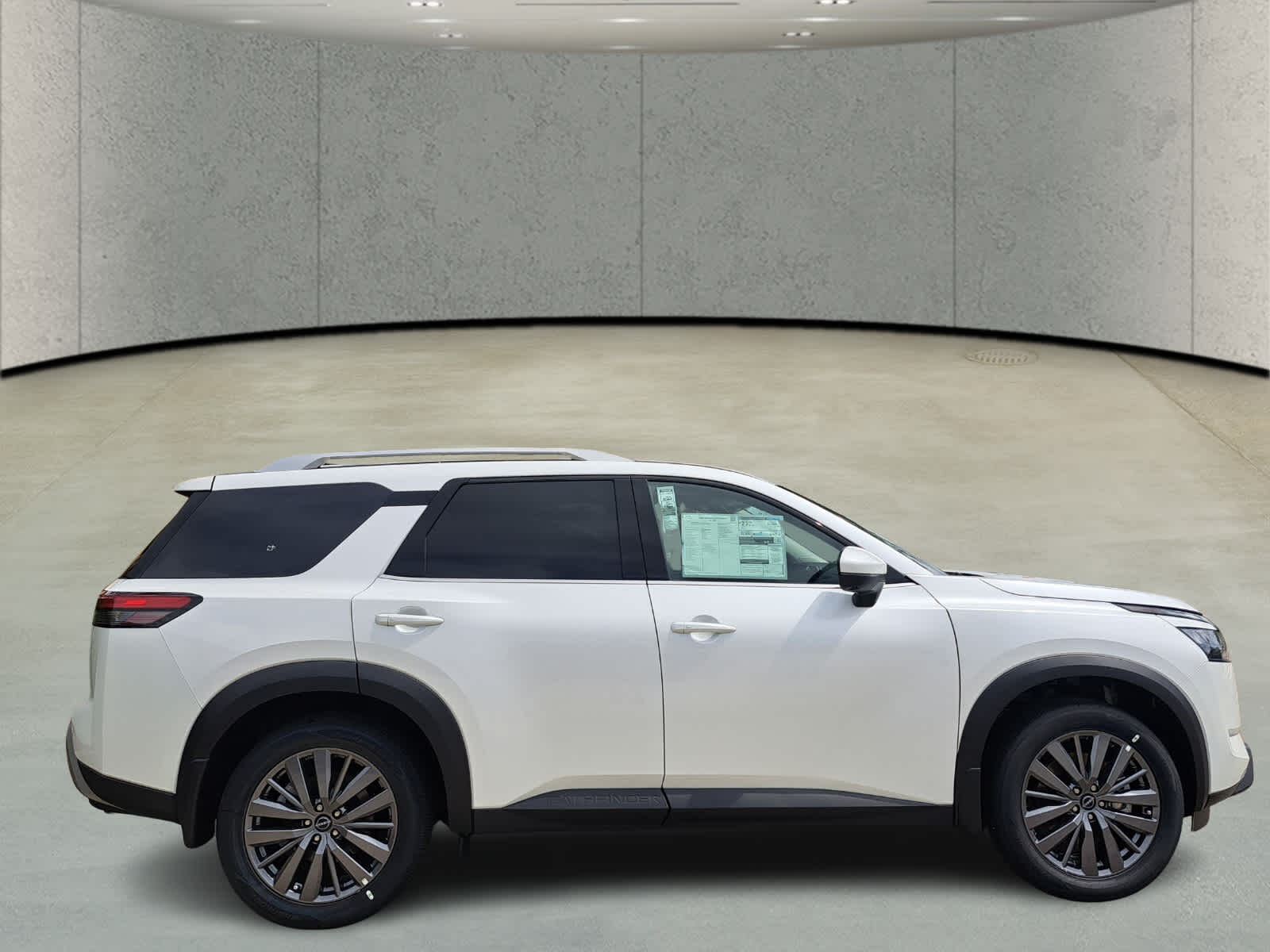 2025 Nissan Pathfinder SL photo 4